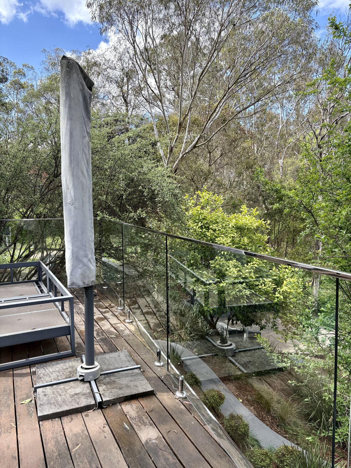 Glass balustrade — clean result
